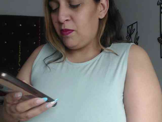 blue-water-cs Live Webcam on BongaCams
