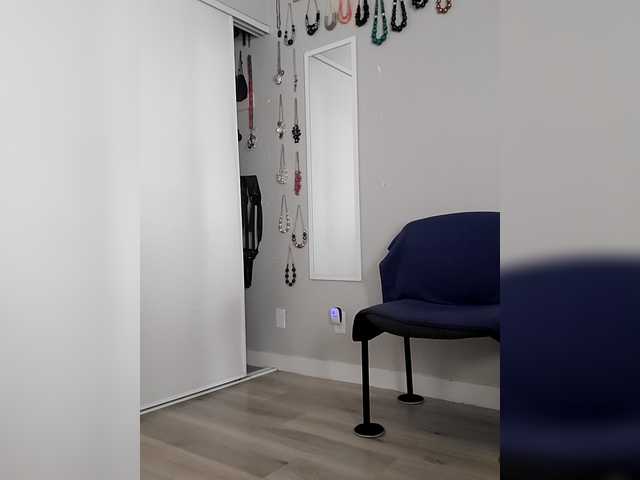 QueenAnitaDix's BongaCams show and profile