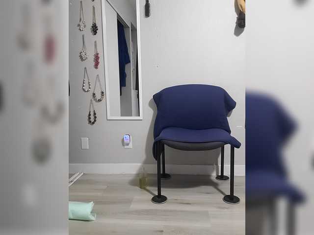 QueenAnitaDix's BongaCams show and profile