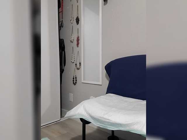 QueenAnitaDix's BongaCams show and profile