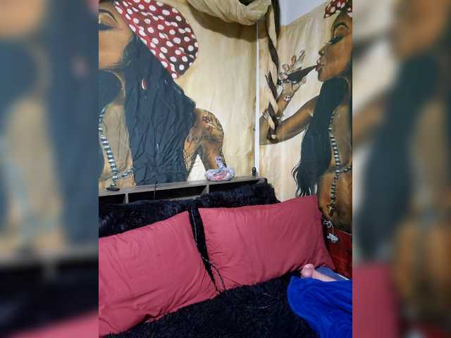 QueenAnitaDix's BongaCams show and profile