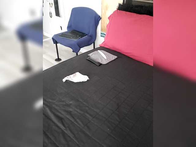 QueenAnitaDix's BongaCams show and profile