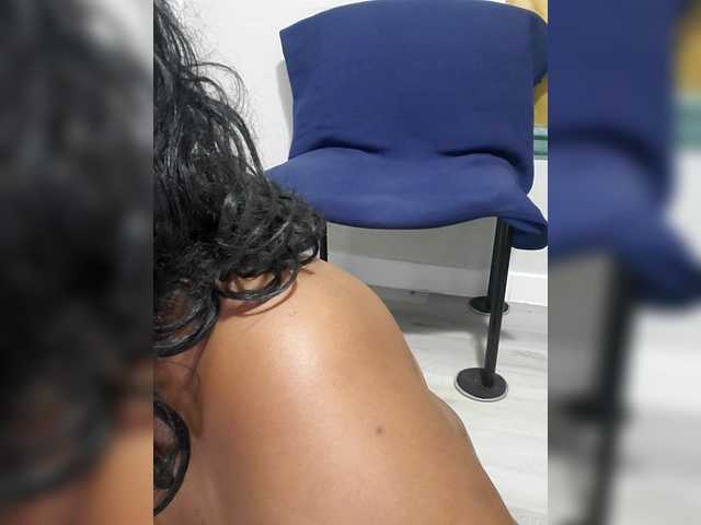 QueenAnitaDix's BongaCams show and profile