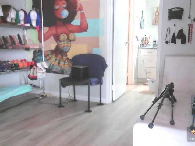 QueenAnitaDix webcam