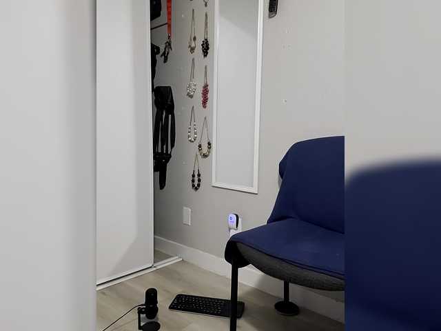 QueenAnitaDix's BongaCams show and profile