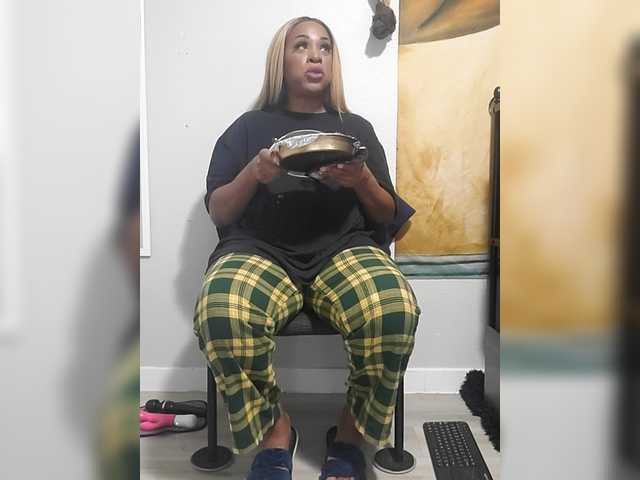 QueenAnitaDix's BongaCams show and profile