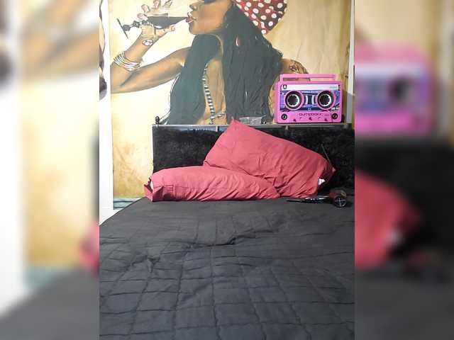 QueenAnitaDix's BongaCams show and profile