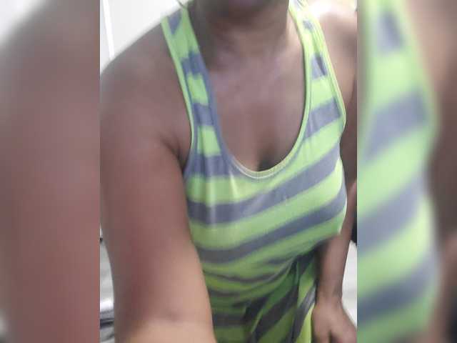 QueenAnitaDix's BongaCams show and profile