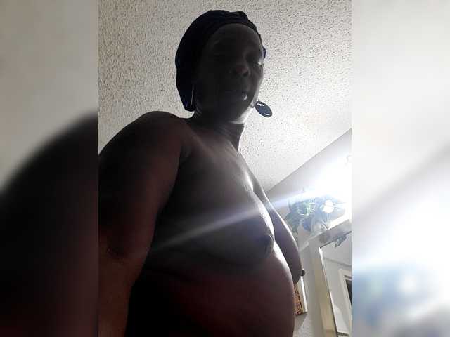 QueenAnitaDix's BongaCams show and profile