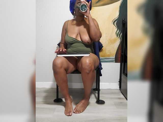 QueenAnitaDix's BongaCams show and profile