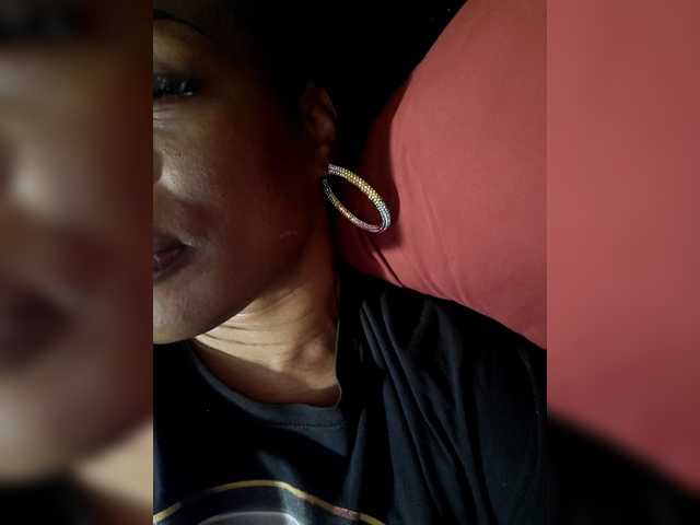 QueenAnitaDix's BongaCams show and profile