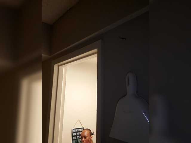 QueenAnitaDix's BongaCams show and profile