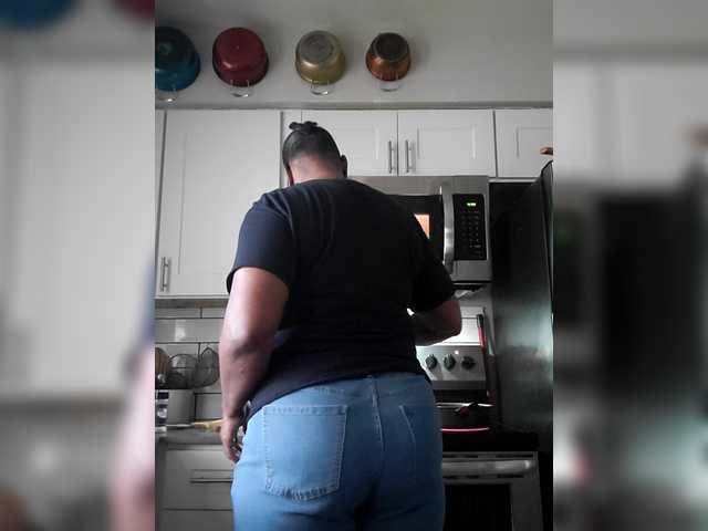 QueenAnitaDix's BongaCams show and profile