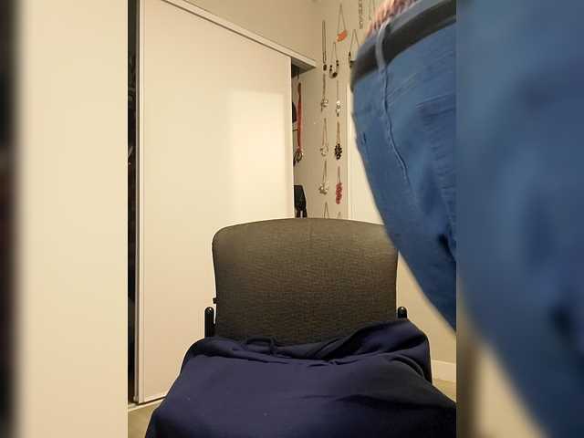 QueenAnitaDix's BongaCams show and profile