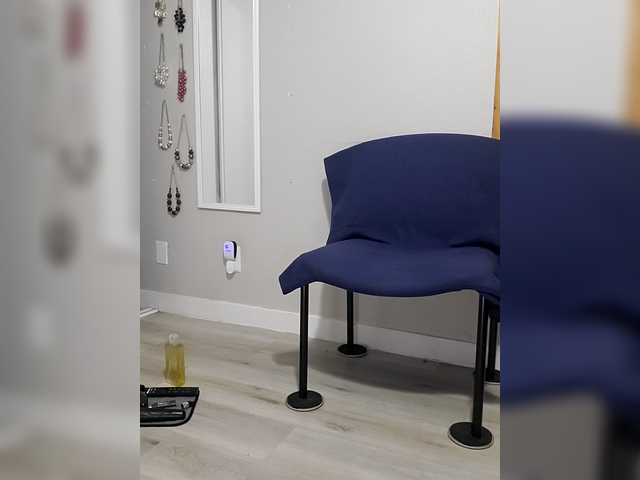 QueenAnitaDix's BongaCams show and profile