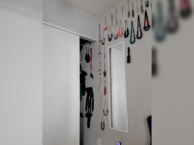 QueenAnitaDix's BongaCams show and profile