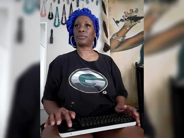 QueenAnitaDix's BongaCams show and profile