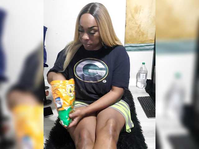 QueenAnitaDix's BongaCams show and profile