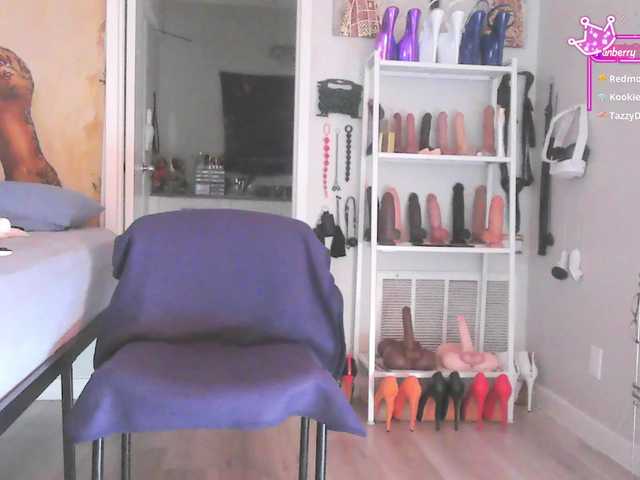 QueenAnitaDix room chat