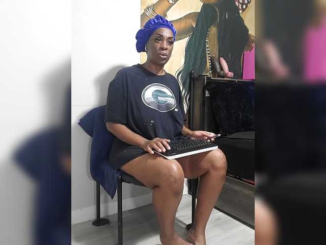 QueenAnitaDix's BongaCams show and profile