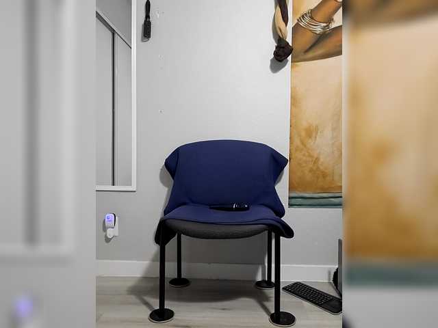 QueenAnitaDix's BongaCams show and profile