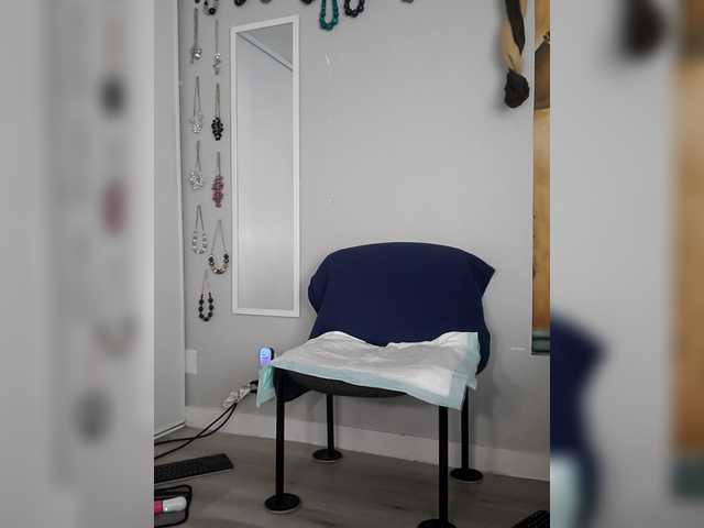 QueenAnitaDix's BongaCams show and profile