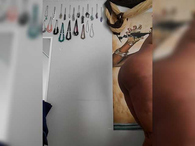 QueenAnitaDix's BongaCams show and profile