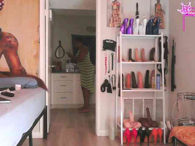 QueenAnitaDix webcam