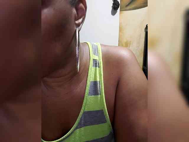 QueenAnitaDix webcam