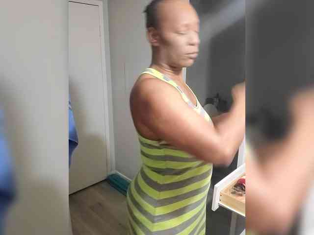 QueenAnitaDix webcam