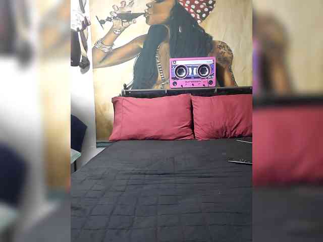 QueenAnitaDix webcam