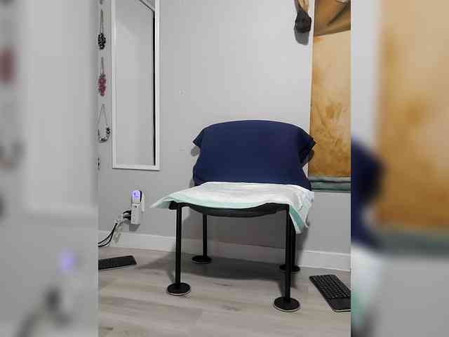 QueenAnitaDix webcam