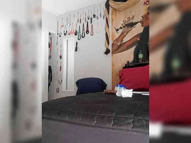 QueenAnitaDix webcam