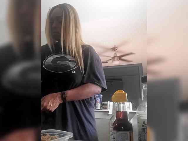 QueenAnitaDix webcam