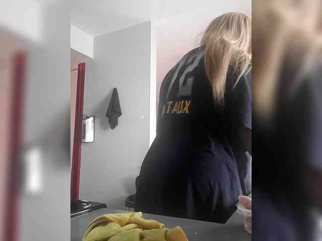 QueenAnitaDix webcam