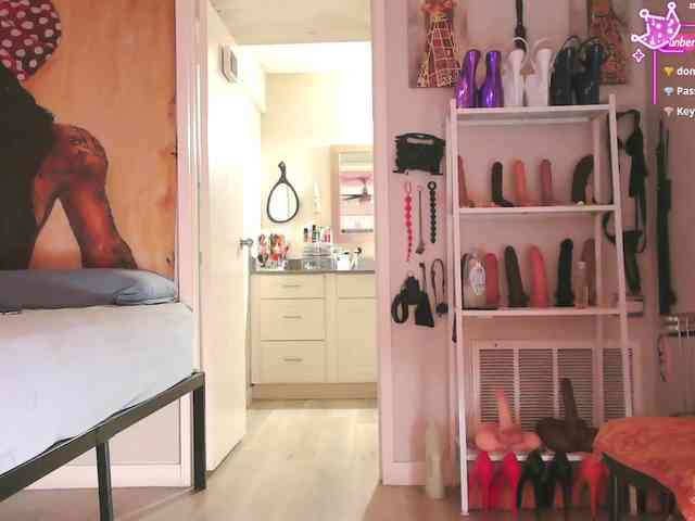 QueenAnitaDix webcam