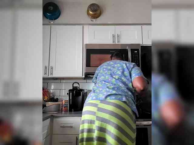 QueenAnitaDix webcam