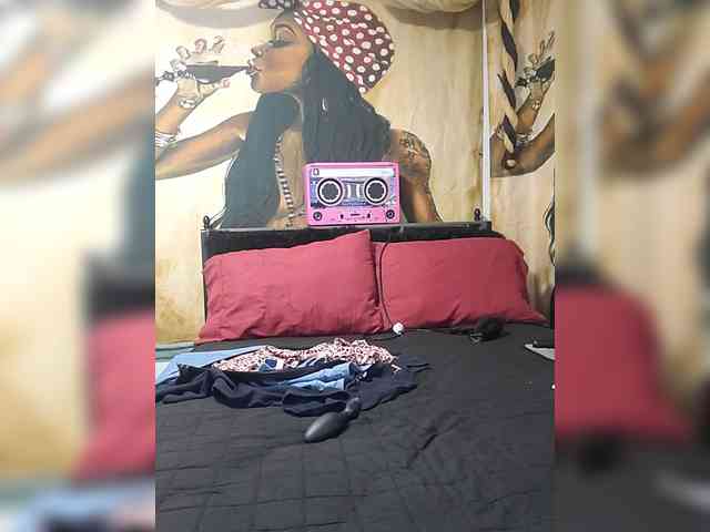 QueenAnitaDix webcam