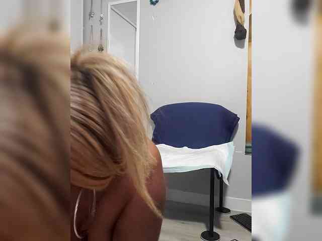 QueenAnitaDix webcam