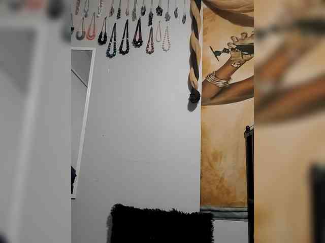 QueenAnitaDix webcam