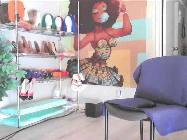 QueenAnitaDix webcam