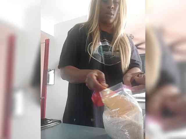 QueenAnitaDix webcam