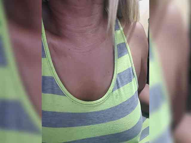 QueenAnitaDix webcam