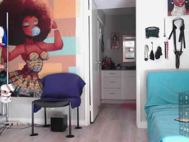 QueenAnitaDix webcam