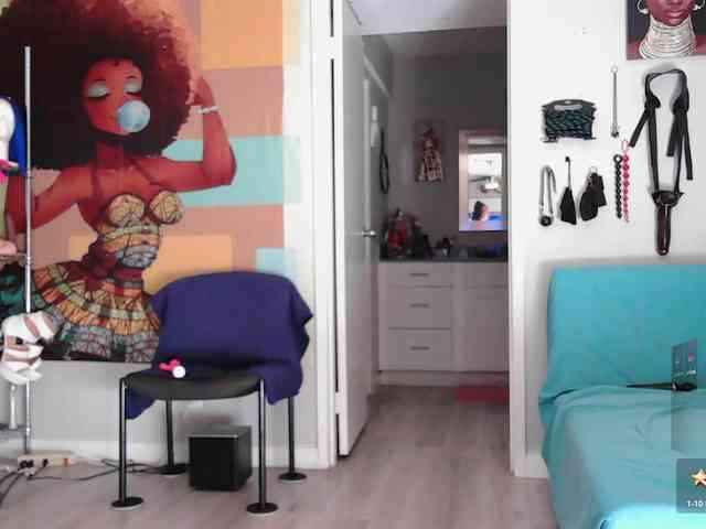 QueenAnitaDix webcam