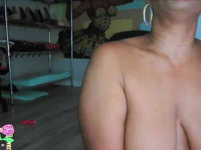 QueenAnitaDix webcam