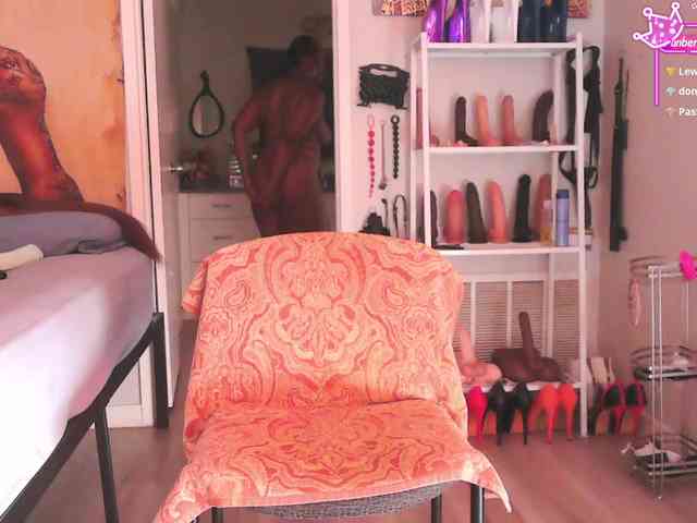 QueenAnitaDix webcam
