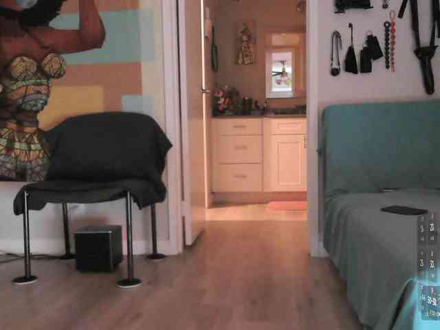 QueenAnitaDix webcam