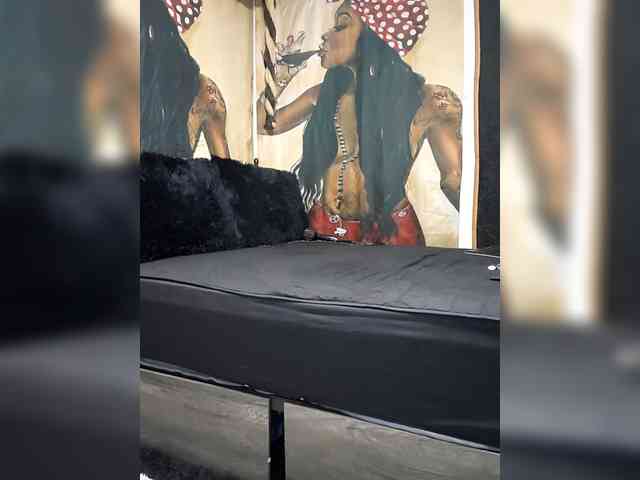 QueenAnitaDix webcam