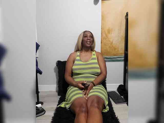 QueenAnitaDix Live Webcam on BongaCams